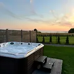 Wodne Widoki - Letniskowy Z Jacuzzi Hébergement de vacances