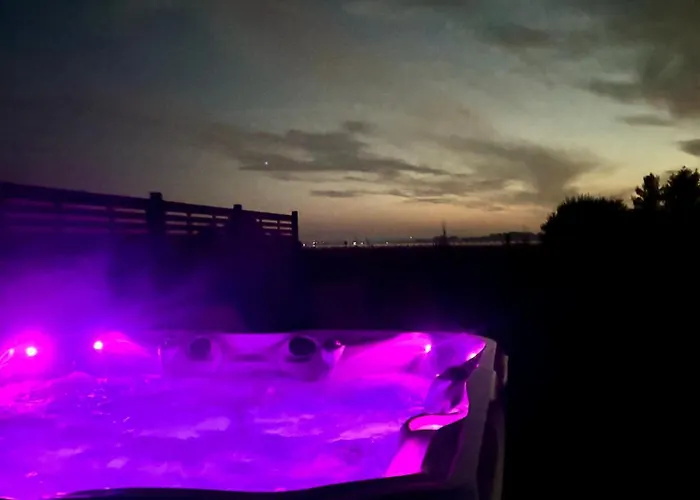 Wodne Widoki - Letniskowy Z Jacuzzi Vakantiehuis *